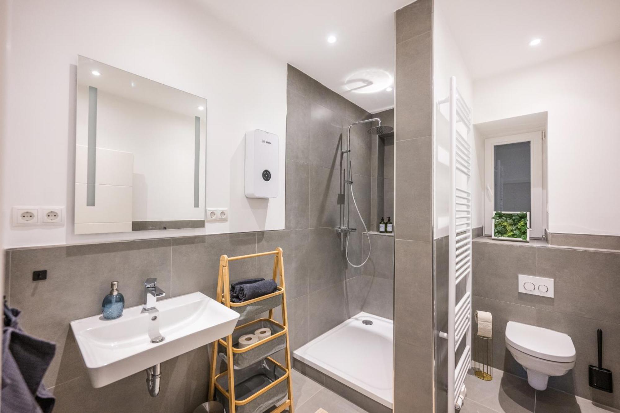 Neu: 100M² - Ideal Fuer Familien/Geschaeftsr. - Hbf Кобленц Экстерьер фото